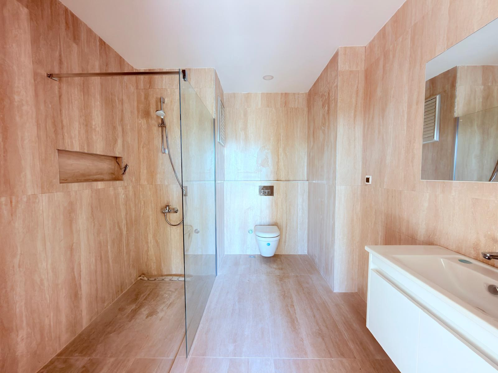 MB Verde Evleri bahçe katı duş ve banyo alanı