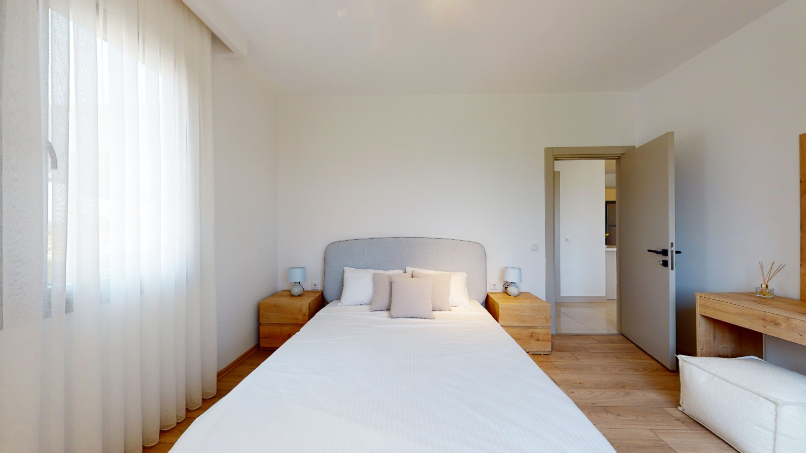 MB Azure Resort 2+1 Bahçe Katı – yatak odası ve gardırop