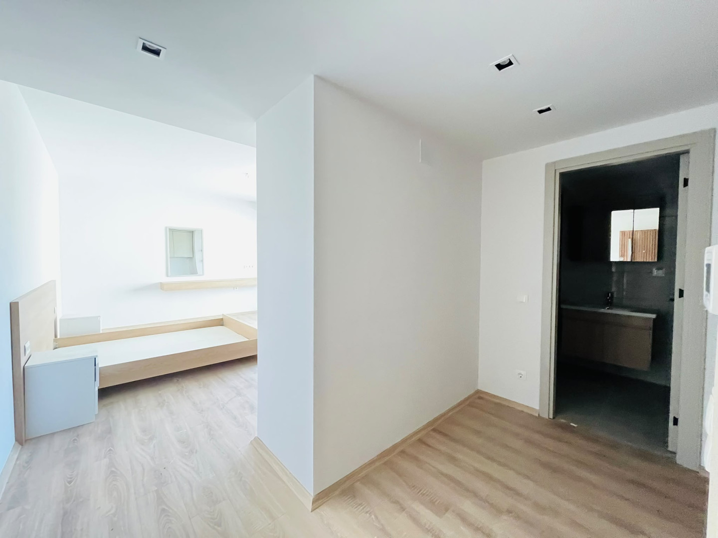 MB Azure Resort A Blok 1+0 stüdyo dairenin giriş ve iç mekânı