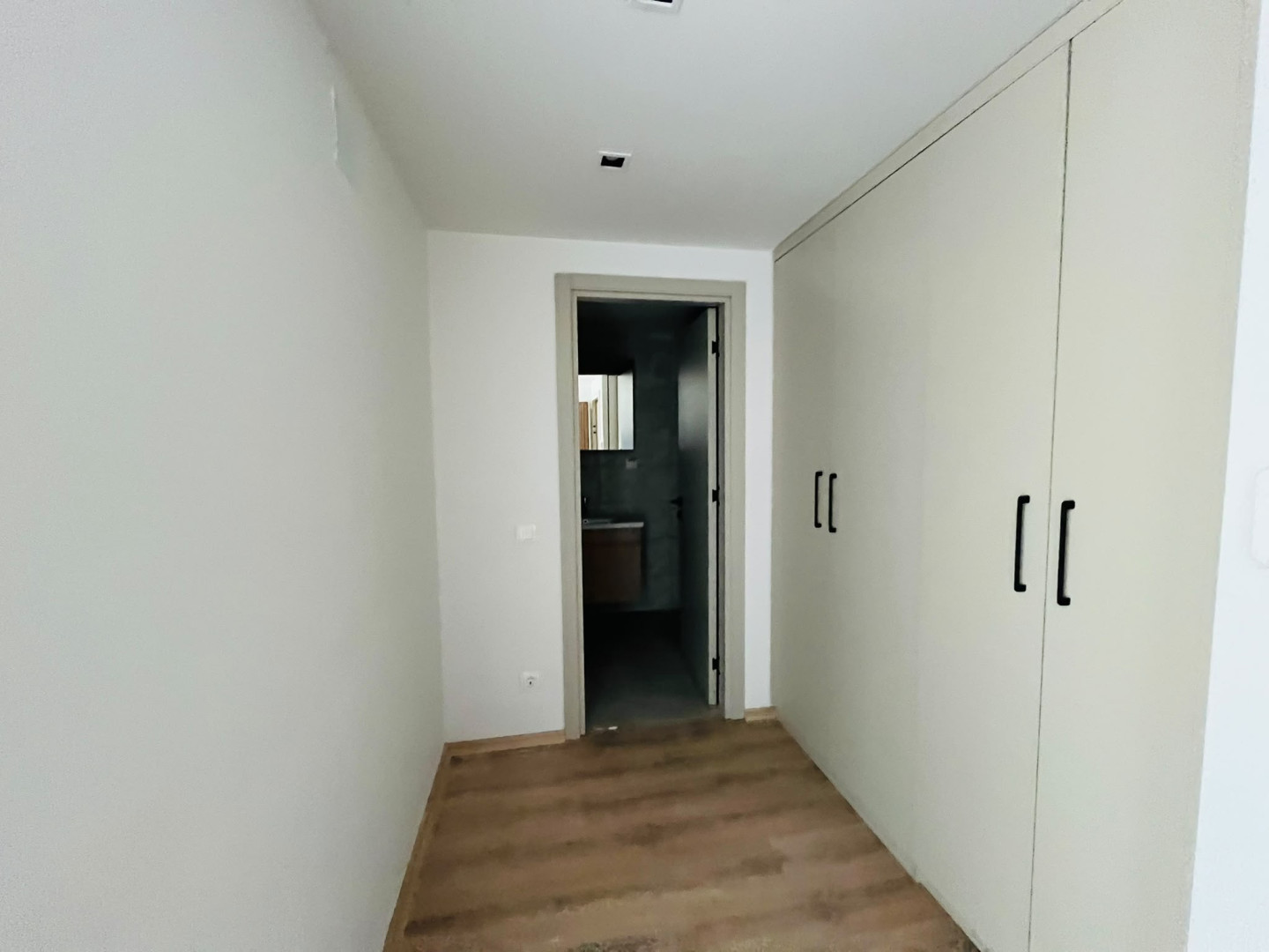 MB Azure Resort A Blok 1+0 stüdyo dairenin gömme dolap alanı