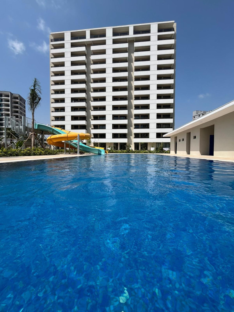 MB Nature Resort 1+1 Bahçe Katı – açık havuz ve blok dış cephesi