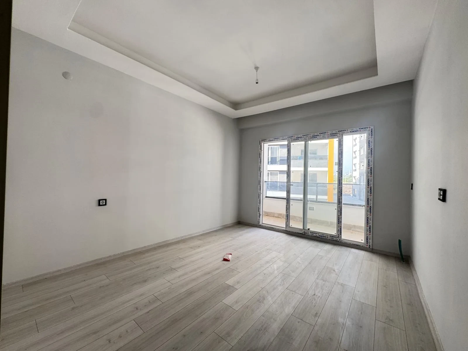 MNZ Mersina Lüx 1+1 daire salon ve balkon