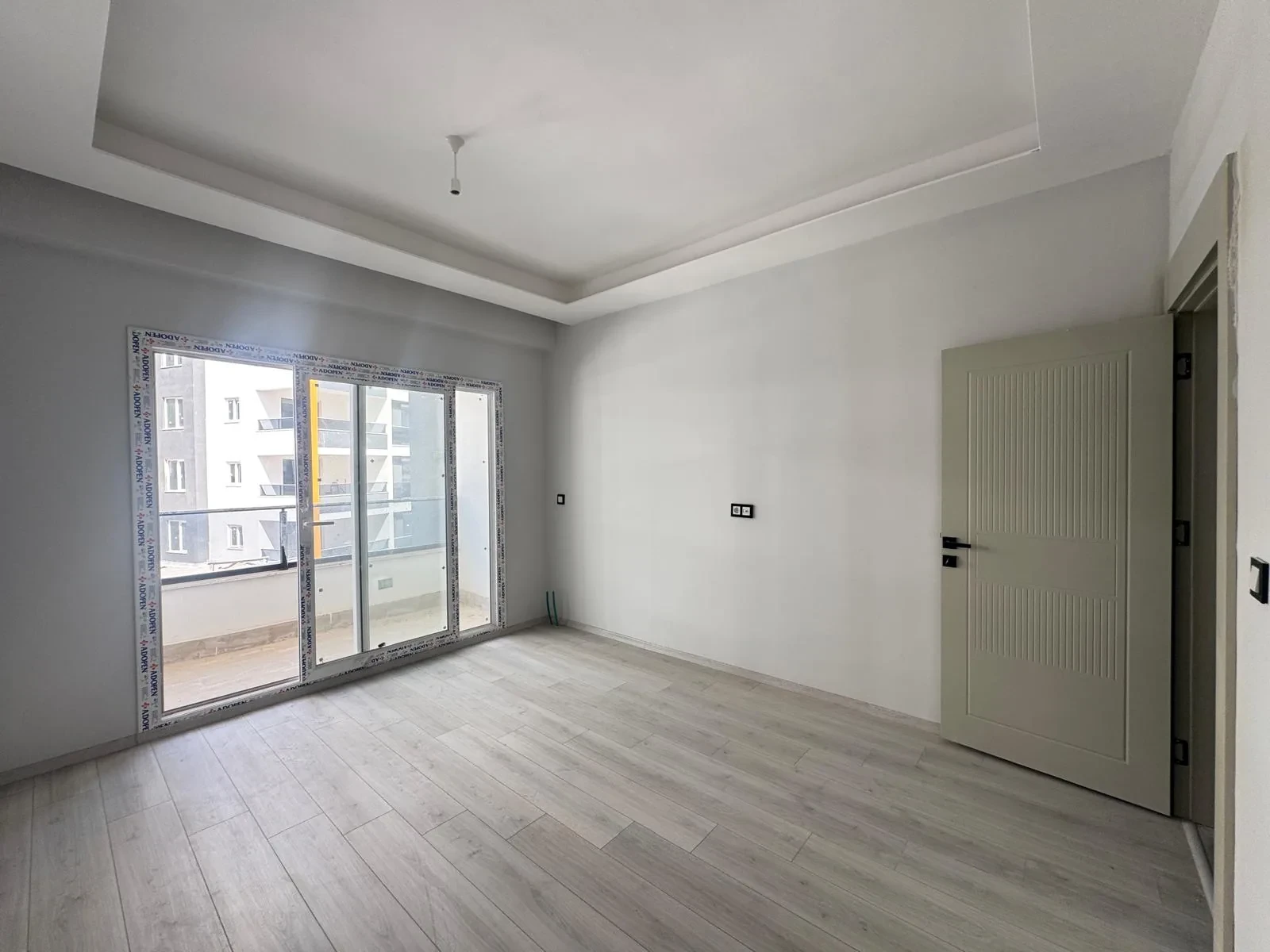 MNZ Mersina Lüx 1+1 daire yatak odası ve balkon
