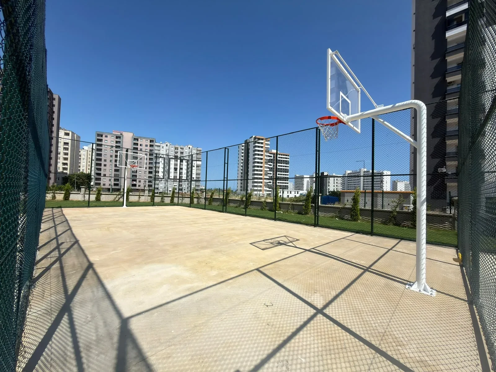 MNZ Mersina Lüx basketbol sahası